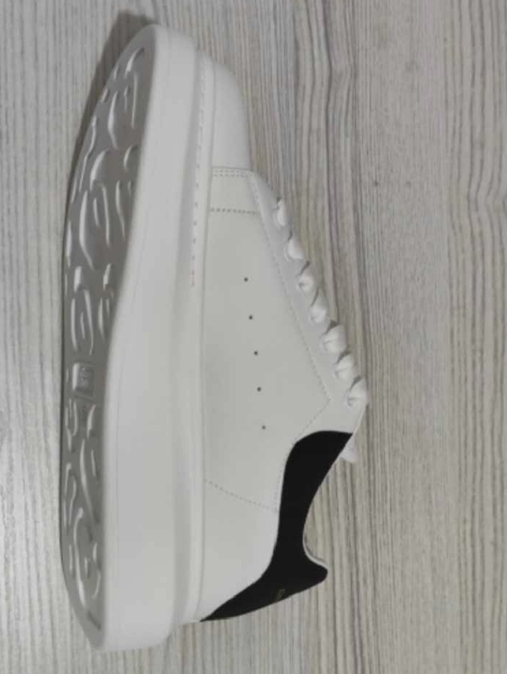 Alexander McQueen White Sneakers with Black Heel Tab - Picture 4 of 7